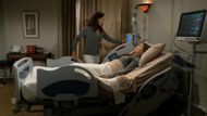 Li tries to save Luna on The Bold and the Beautiful | Image: CBS